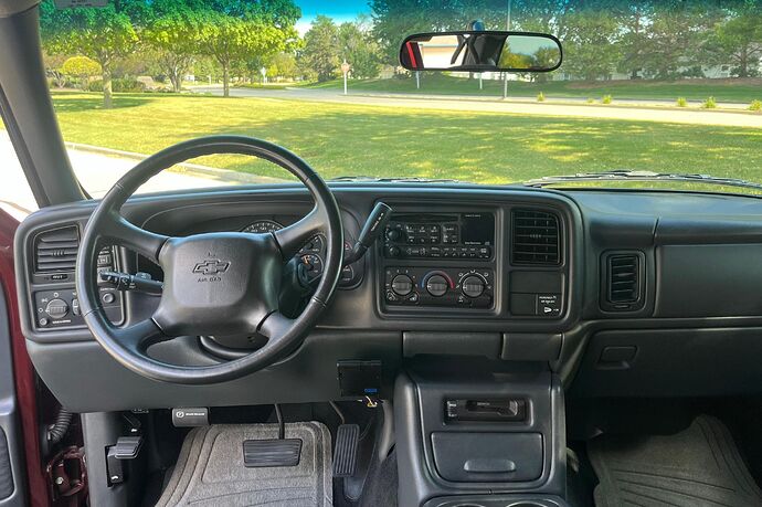 Factory 1.5 DIN dash on 1999-2002 GMT800 Chevy Silverado before double DIN swap