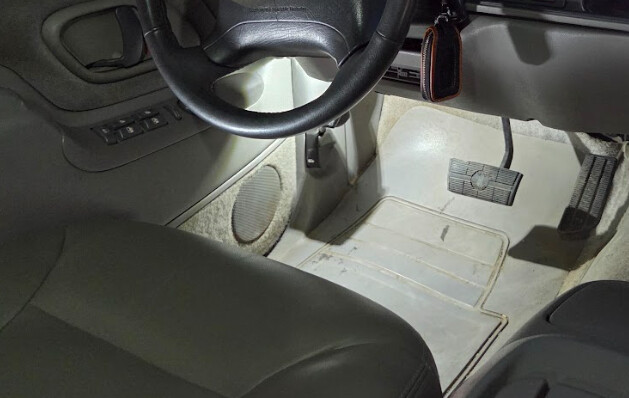 OBS Chevy under dash footwell lighting with 194 ice blue LED bulbs GMT400 interior